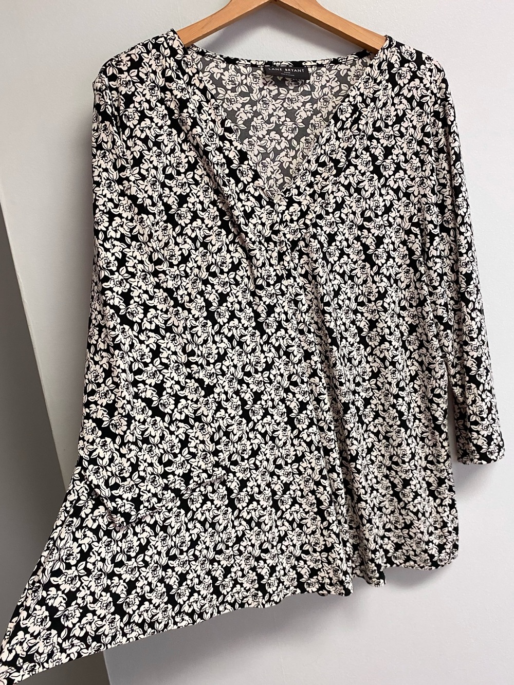 LANE BRYANT TOP - 22/24 - Picture 3 of 8